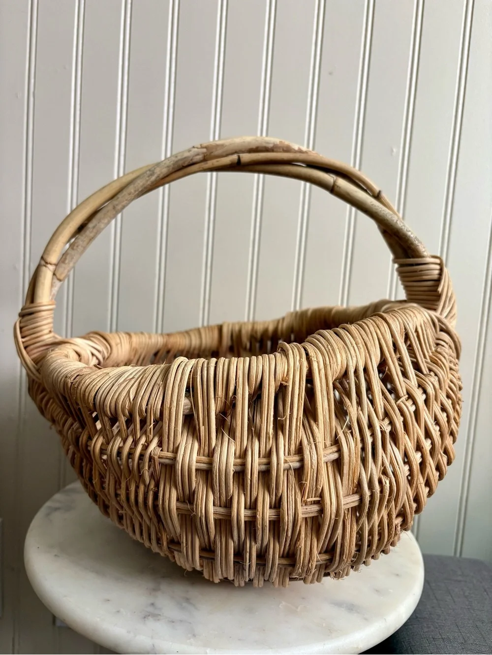 Vintage Handmade Woven Buttocks Basket Medium Beige/Tan VTG Eclectic Boho Beach
